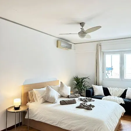 Your Sunny & Spacious Portview Apartment *