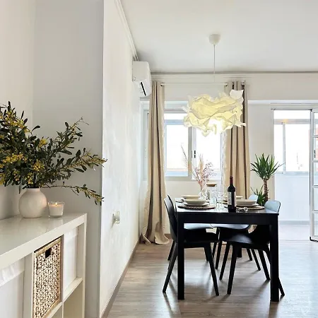 Your Sunny & Spacious Portview *