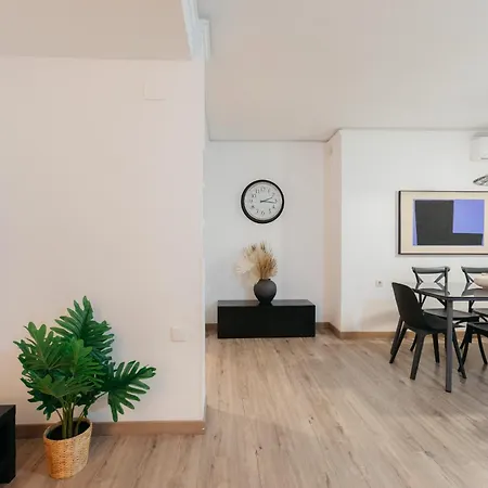 Your Sunny & Spacious Portview Апартаменты *