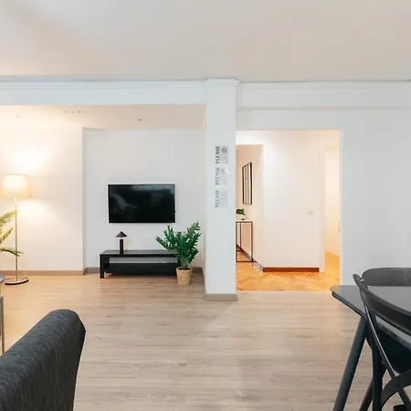 Your Sunny & Spacious Portview Апартаменты Валенсия