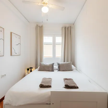 Your Sunny & Spacious Portview דירה *