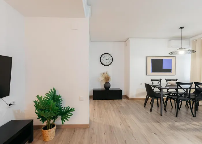 Your Sunny & Spacious Portview Апартаменты *