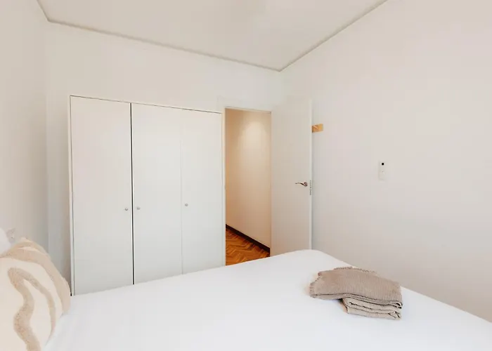 Your Sunny & Spacious Portview Апартаменты