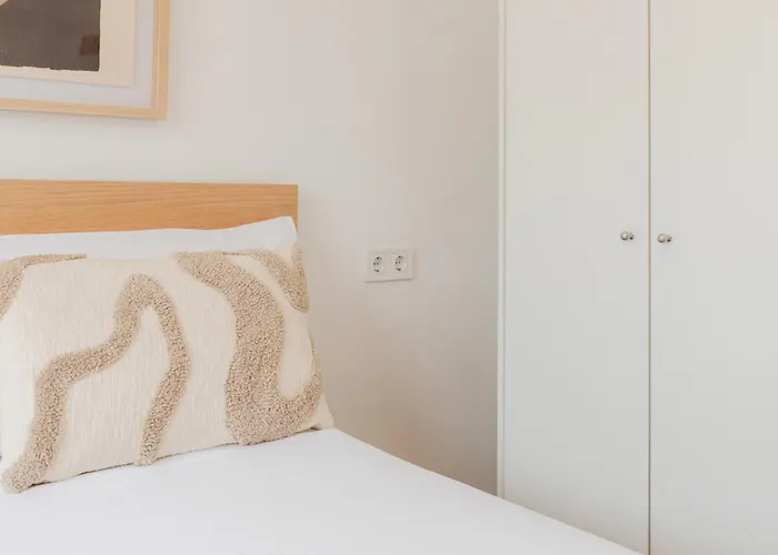 Your Sunny & Spacious Portview Апартаменты *