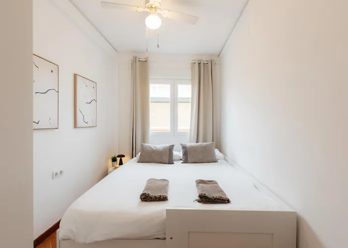 Your Sunny & Spacious Portview Апартаменты *