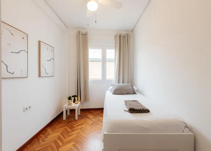 Your Sunny & Spacious Portview Апартаменты
